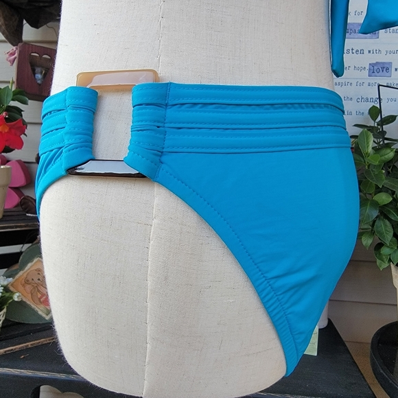 V M ♡ NWOT Absolutely Gorgeous 2pc Cerulean Blue Halter Bikini Swimsuit S - Picture 8 of 17